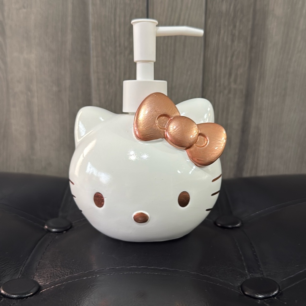New Hello Kitty Head With Golden Copper Bow Lotion Soap Dispenser Pump